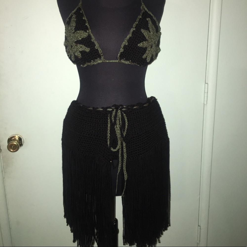 CROTCHET TOP AN SHORTS WITH FRINGES